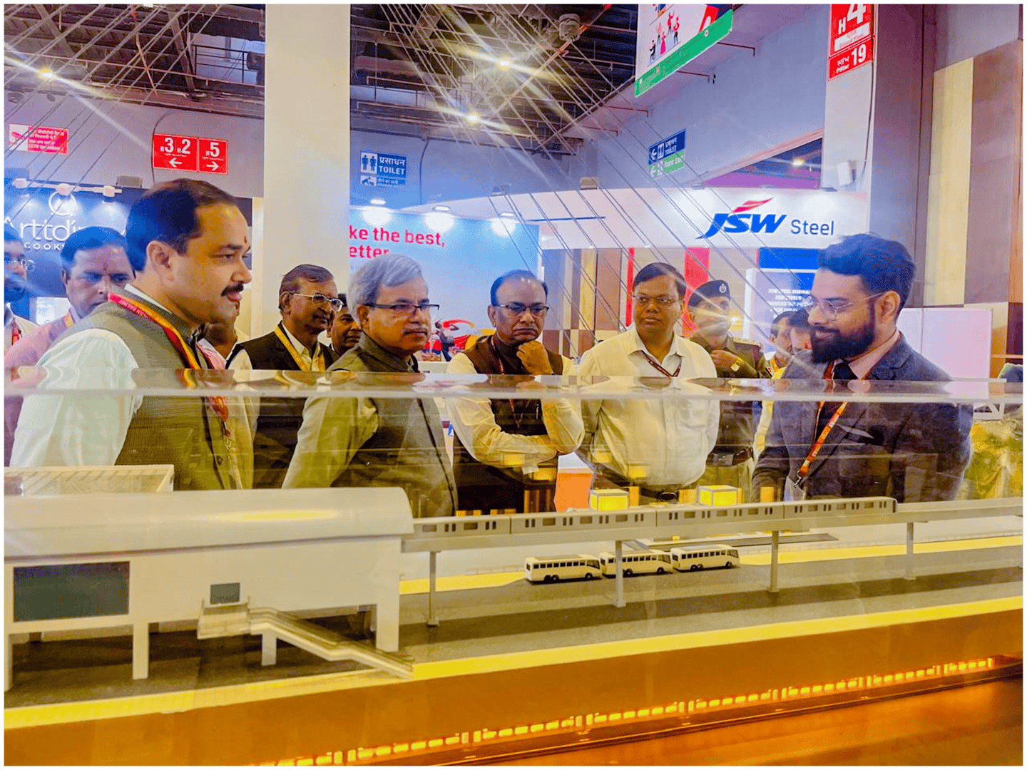CEO-CRB એ 1 નવેમ્બર 2024ના રોજ IITF 2024 ખાતે રેલવે સ્ટોલની મુલાકાત લીધી